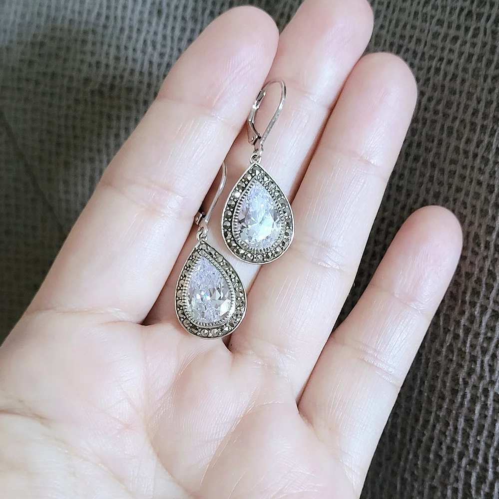 MARC Cubic Zirconia💎 Teardrop💧 Earrings with Swarovski Marcasite Gemstones - Picture 15 of 15
